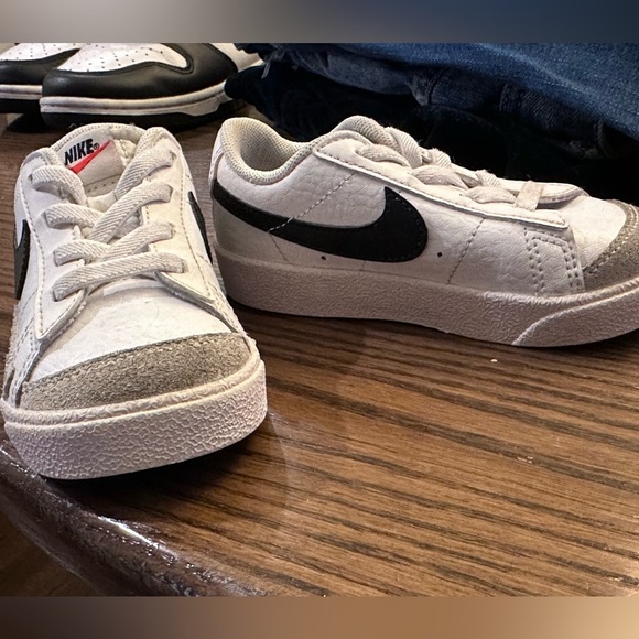Nike Kids White and Black Sneakers - Picture 11 of 11
